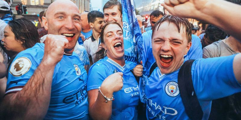 Fan ăn mừng chiến thắng Manchester City